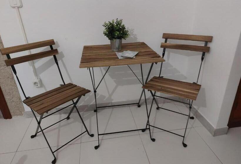 Quarto Triplo Estandar, A Taberna De Gundián