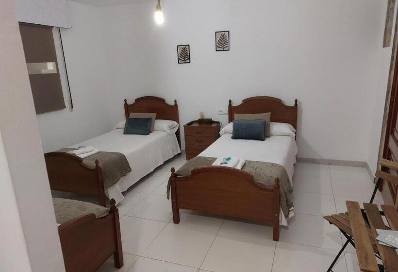 Quarto Triplo Estandar, A Taberna De Gundián