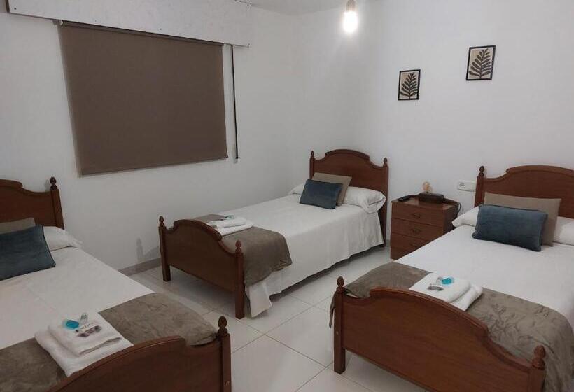 Quarto Triplo Estandar, A Taberna De Gundián