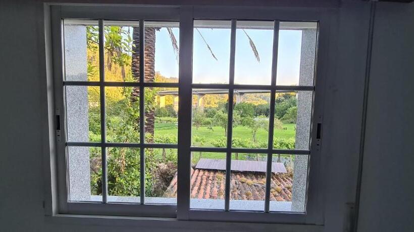 Quarto Triplo Estandar, A Taberna De Gundián