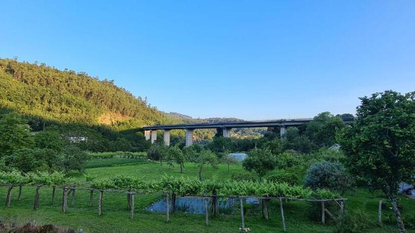 Quarto Triplo Estandar, A Taberna De Gundián