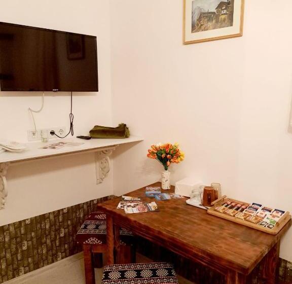 اتاق خانوادگی, Sebilhan Apart