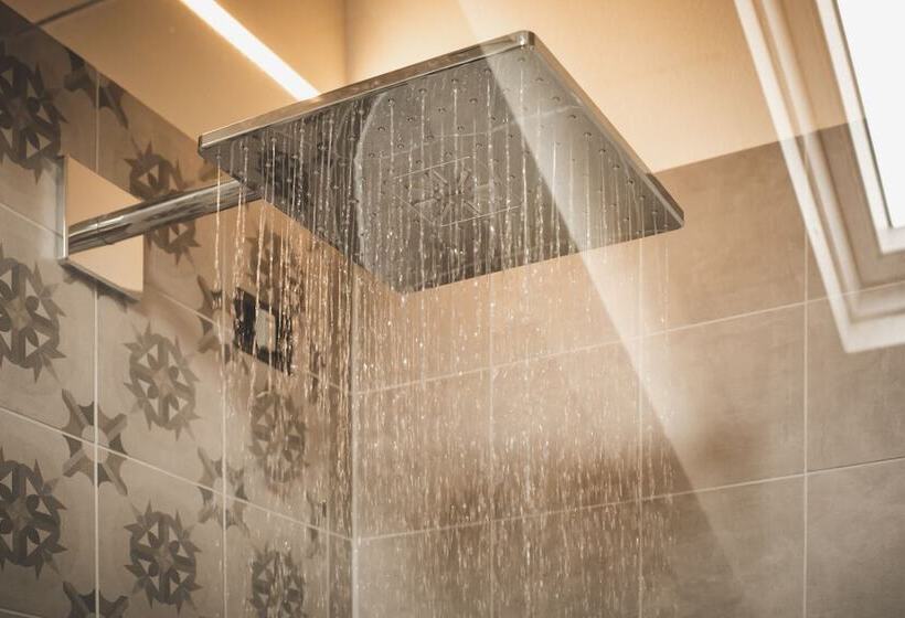 スタンダードルーム, Relais Almaranto