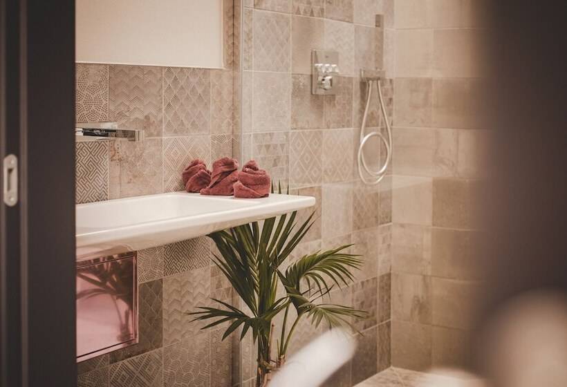 スタンダードルーム, Relais Almaranto