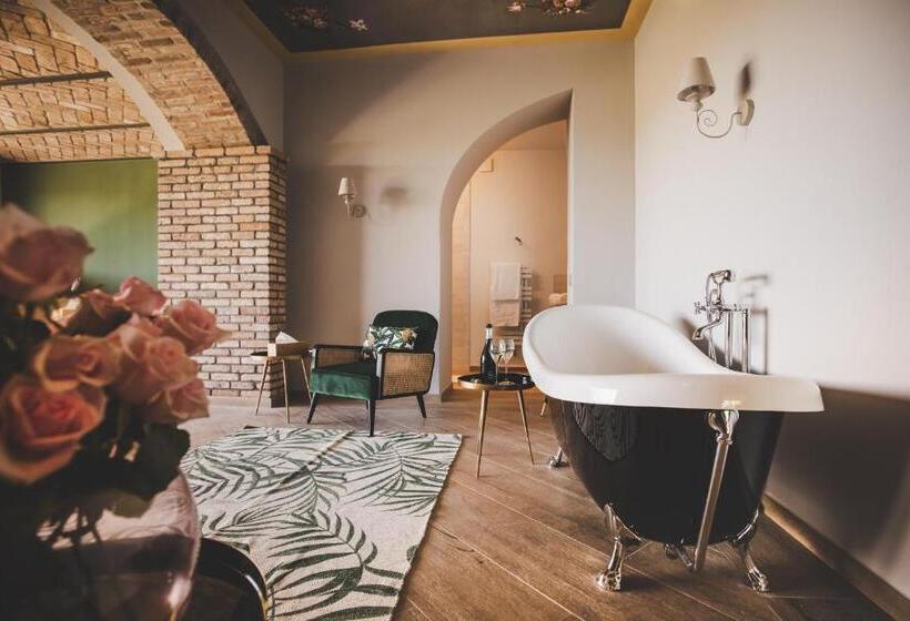 バルコニー付スイート, Relais Almaranto