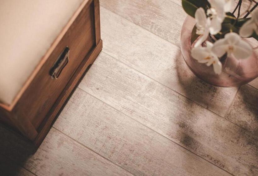 スタンダードルーム, Relais Almaranto