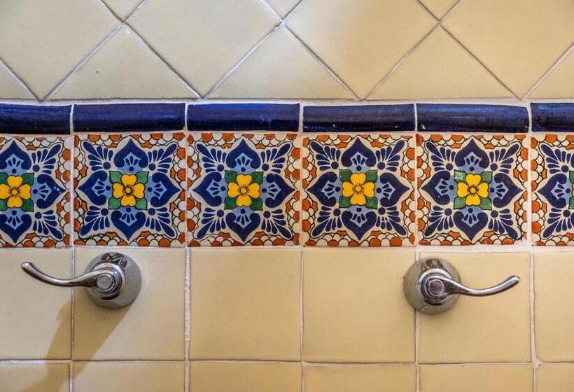 اتاق لوکس با بالکن و چشمانداز دریا, Casa Biulú