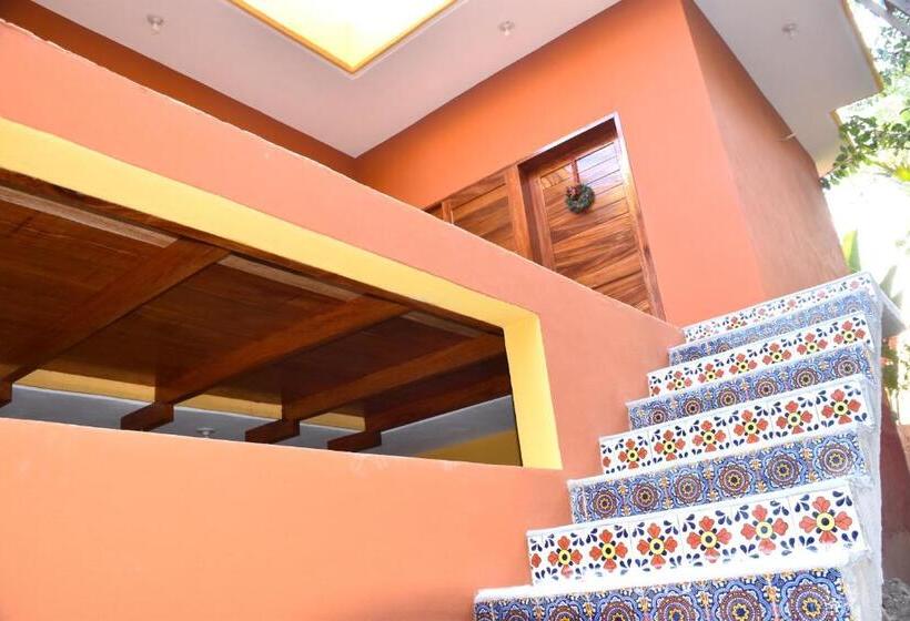 اتاق لوکس با بالکن و چشمانداز دریا, Casa Biulú