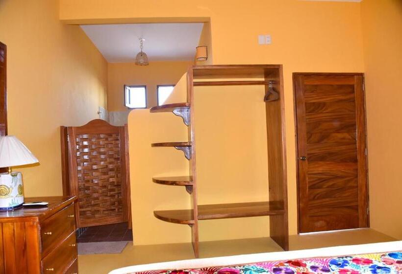 اتاق لوکس با بالکن و چشمانداز دریا, Casa Biulú