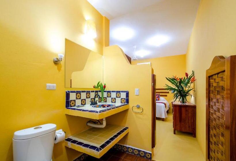 اتاق لوکس سه تخته, Casa Biulú