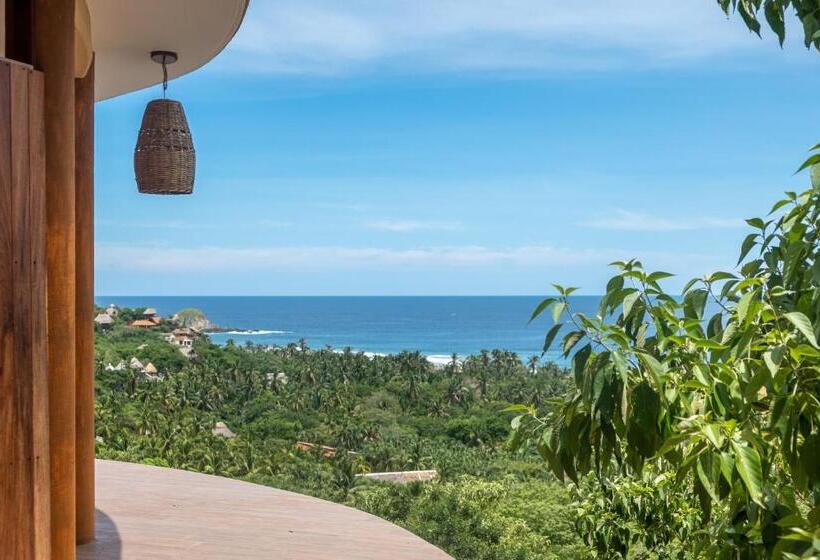 Deluxe Suite King Bed, Casa Biulú