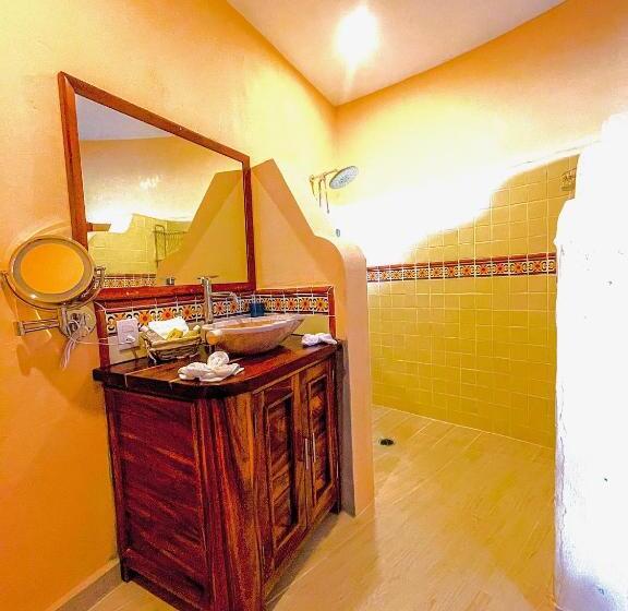 Deluxe Suite King Bed, Casa Biulú