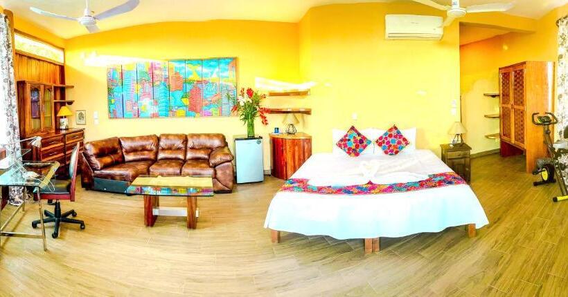 Deluxe Suite King Bed, Casa Biulú