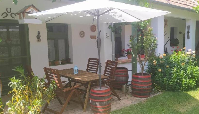 شقة غرفتين, Égkőris Vendégház