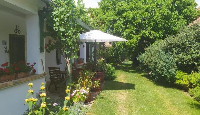 شقة غرفتين, Égkőris Vendégház