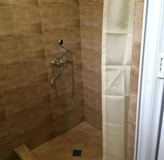 اتاق استاندارد سه نفره, Guest House Econom