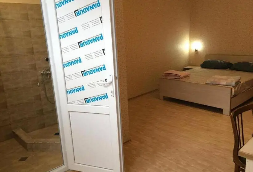 اتاق استاندارد سه نفره, Guest House Econom
