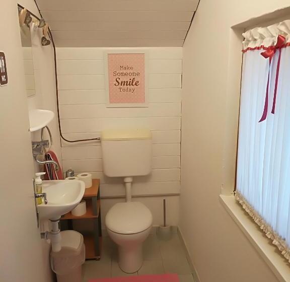 اتاق استاندارد با سرویس بهداشتی مشترک, Hacienda Bled Rooms