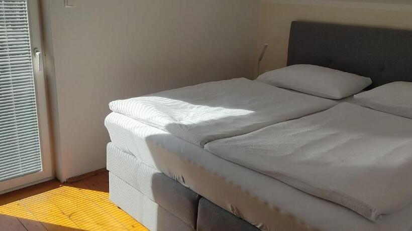 اتاق استاندارد با سرویس بهداشتی مشترک, Hacienda Bled Rooms