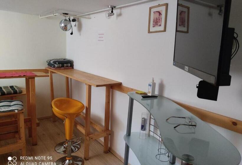 اتاق استاندارد با سرویس بهداشتی مشترک, Hacienda Bled Rooms