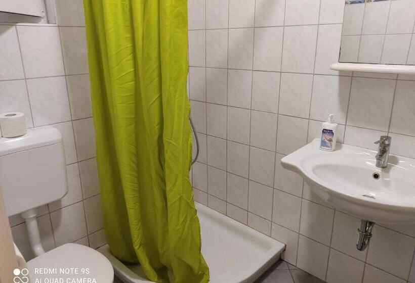 اتاق استاندارد با سرویس بهداشتی مشترک, Hacienda Bled Rooms