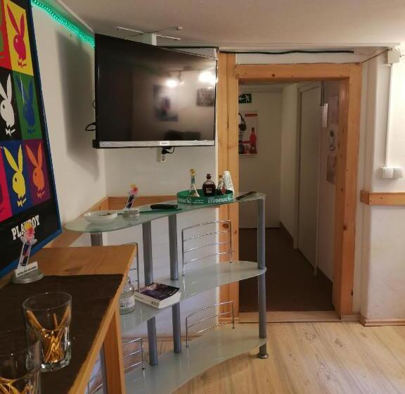 اتاق استاندارد چهارنفره با سرویس بهداشتی مشترک, Hacienda Bled Rooms