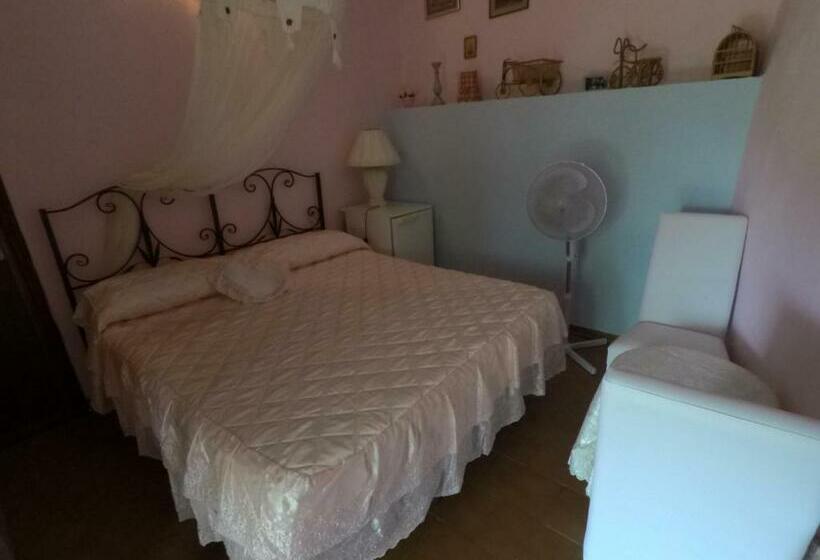 اتاق استاندارد با سرویس بهداشتی مشترک, Old Farm House