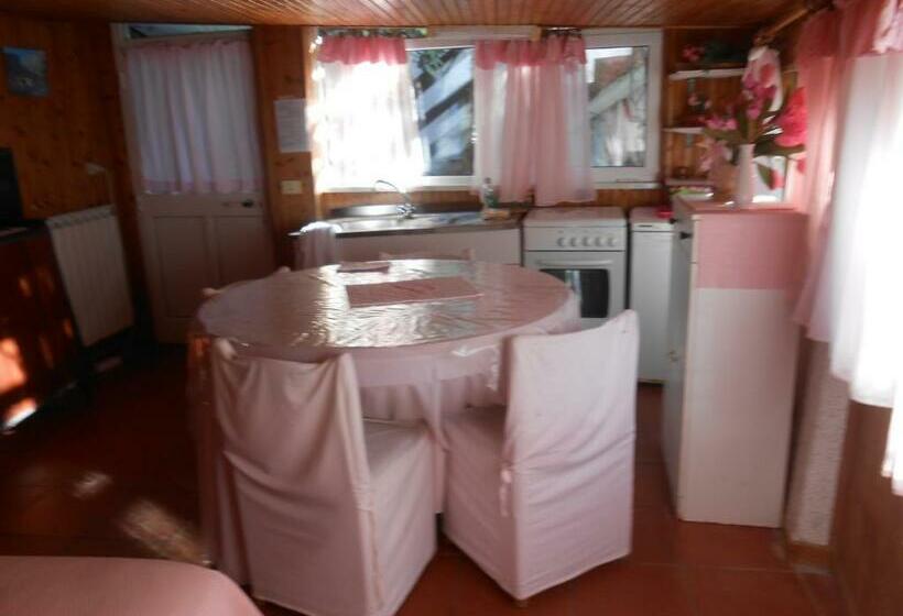 اتاق استاندارد با سرویس بهداشتی مشترک, Old Farm House