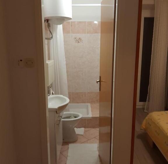 اتاق استاندارد با بالکن و چشم‌انداز دریا, Rooms & Apartments Kaurloto