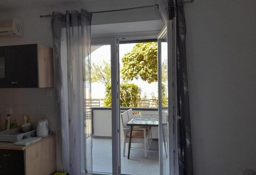 استودیوی استاندارد با چشم‌انداز دریا, Rooms & Apartments Kaurloto