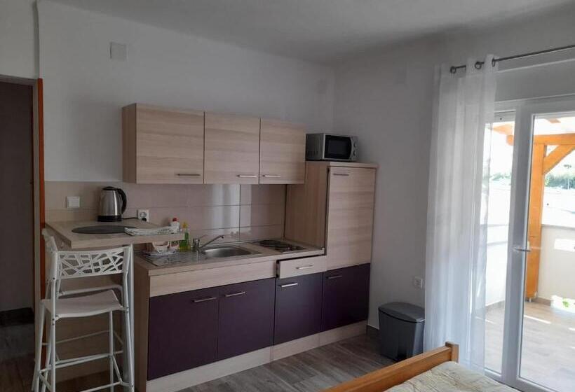 استودیو استاندارد با بالکن, Rooms & Apartments Kaurloto