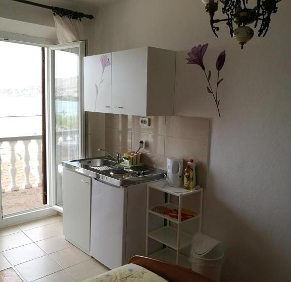 استودیو استاندارد با بالکن, Rooms & Apartments Kaurloto