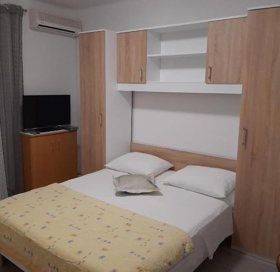 اتاق استاندارد با بالکن و چشم‌انداز دریا, Rooms & Apartments Kaurloto