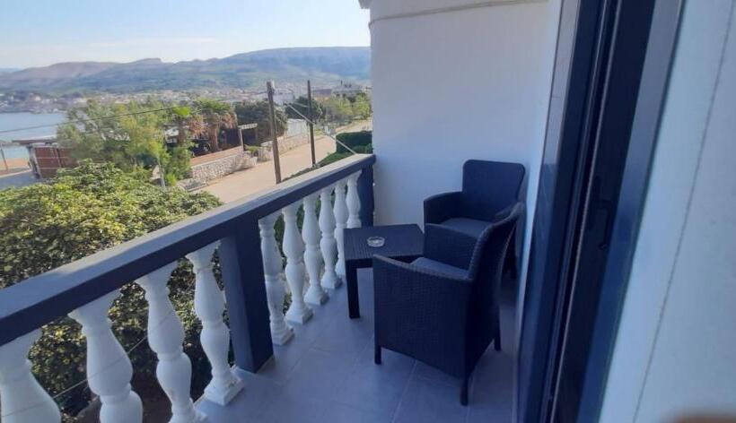 اتاق استاندارد با بالکن و چشم‌انداز دریا, Rooms & Apartments Kaurloto