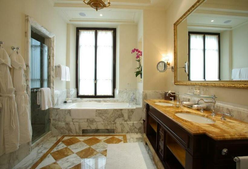 اتاق سوپریور با تخت بزرگ, Four Seasons Hotel Firenze