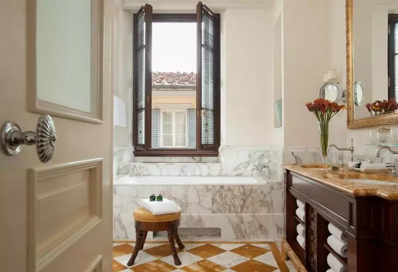 اتاق لوکس با تخت بزرگ, Four Seasons Hotel Firenze