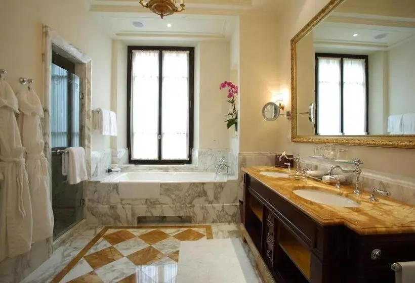 سوئیت اجرایی با تخت کینگ, Four Seasons Hotel Firenze