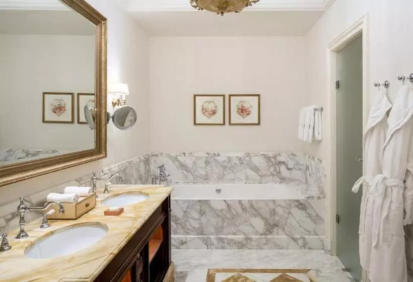 سوئیت با تخت بزرگ, Four Seasons Hotel Firenze