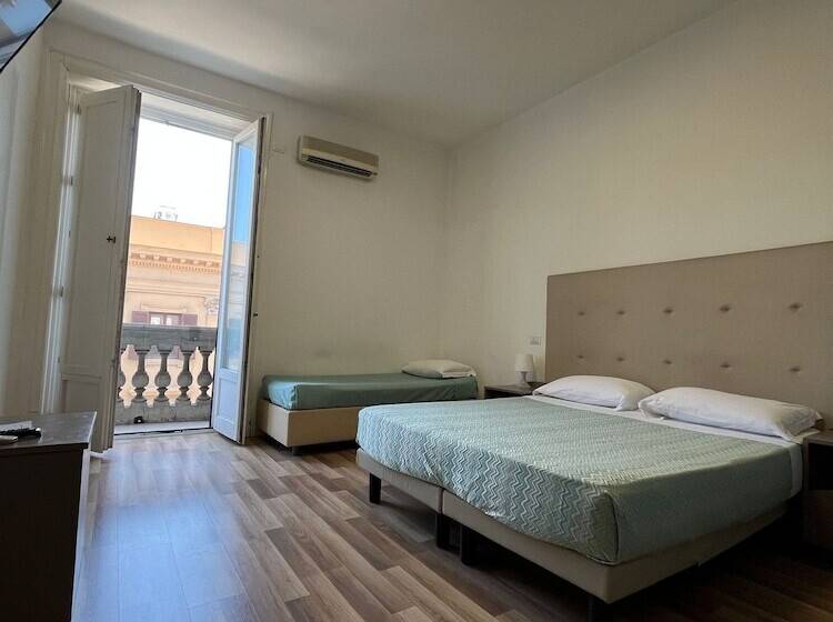 标准三人间, 38 Aira Hotels