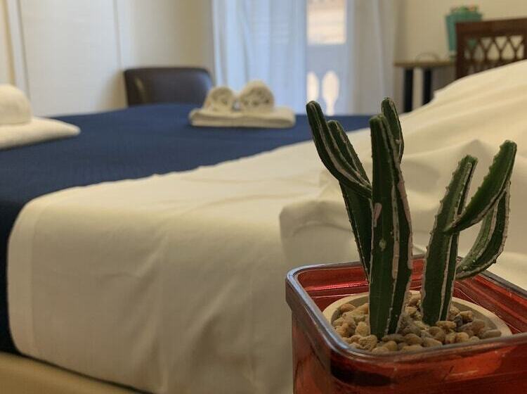 غرفة قياسية ثلاثية, 38 Aira Hotels