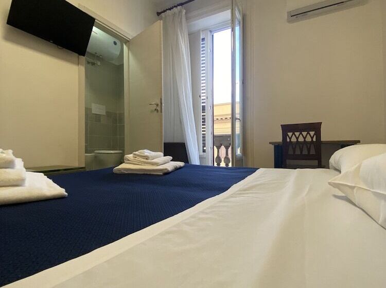 غرفة قياسية ثلاثية, 38 Aira Hotels