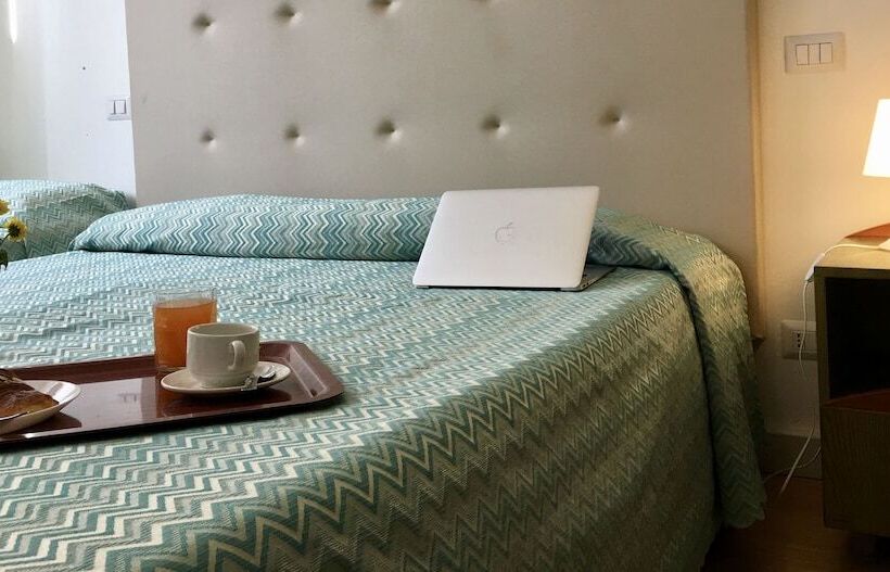 غرفة قياسية ثلاثية, 38 Aira Hotels