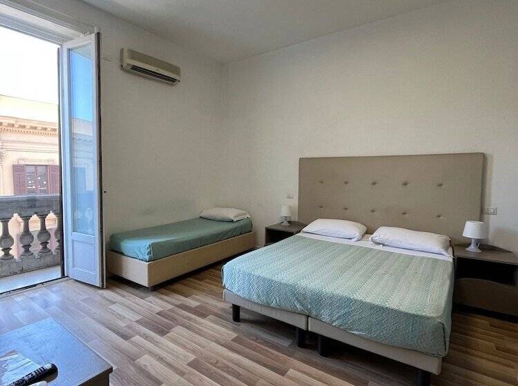 غرفة قياسية ثلاثية, 38 Aira Hotels