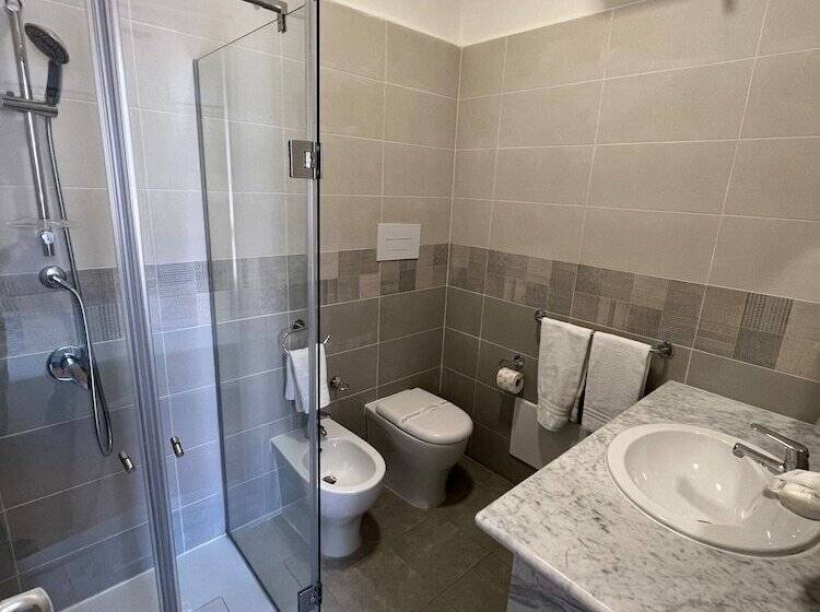 غرفة قياسية رباعية, 38 Aira Hotels