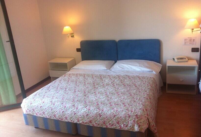 标准三人间, Angiolino