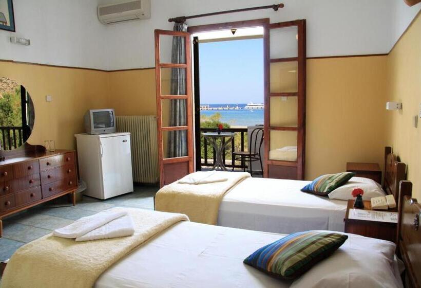 غرفة قياسية مطلّة علي البحر, Boulis