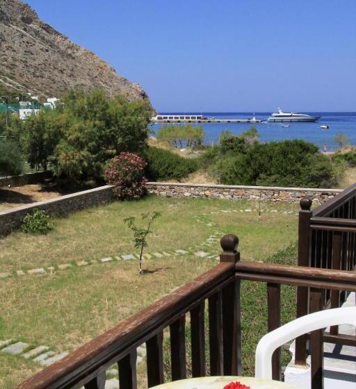 غرفة قياسية مطلّة علي البحر, Boulis