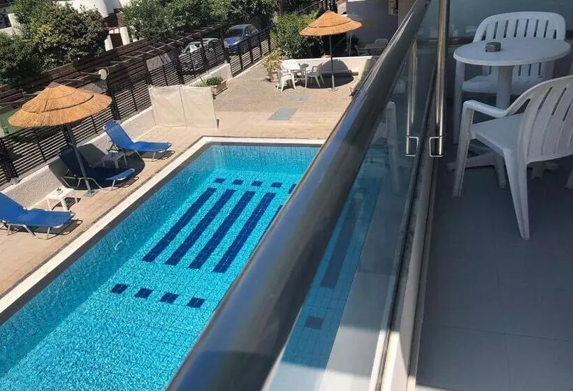 استودیوی استاندارد, Caravel Apartment