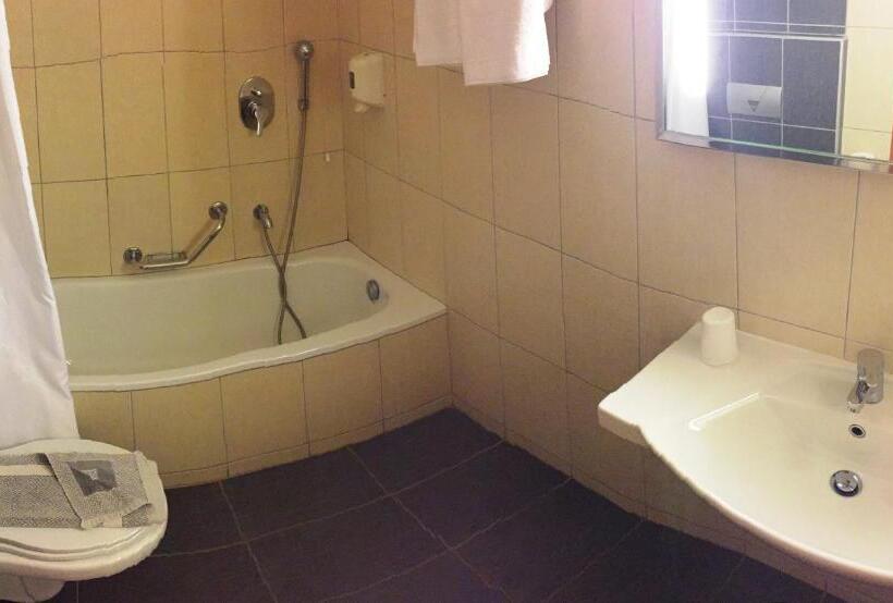 스탠다드 스튜디오, Caravel Apartment