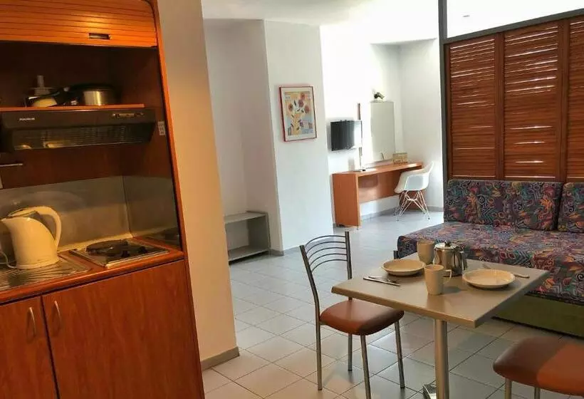 استودیوی استاندارد, Caravel Apartment